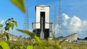 Lanceur Ariane 6 au décollage depuis le Centre spatial guyanais, illustration de l'activité d'Arianespace Group