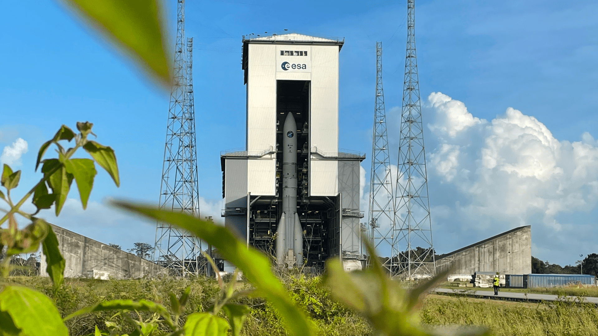 Lanceur Ariane 6 au décollage depuis le Centre spatial guyanais, illustration de l'activité d'Arianespace Group